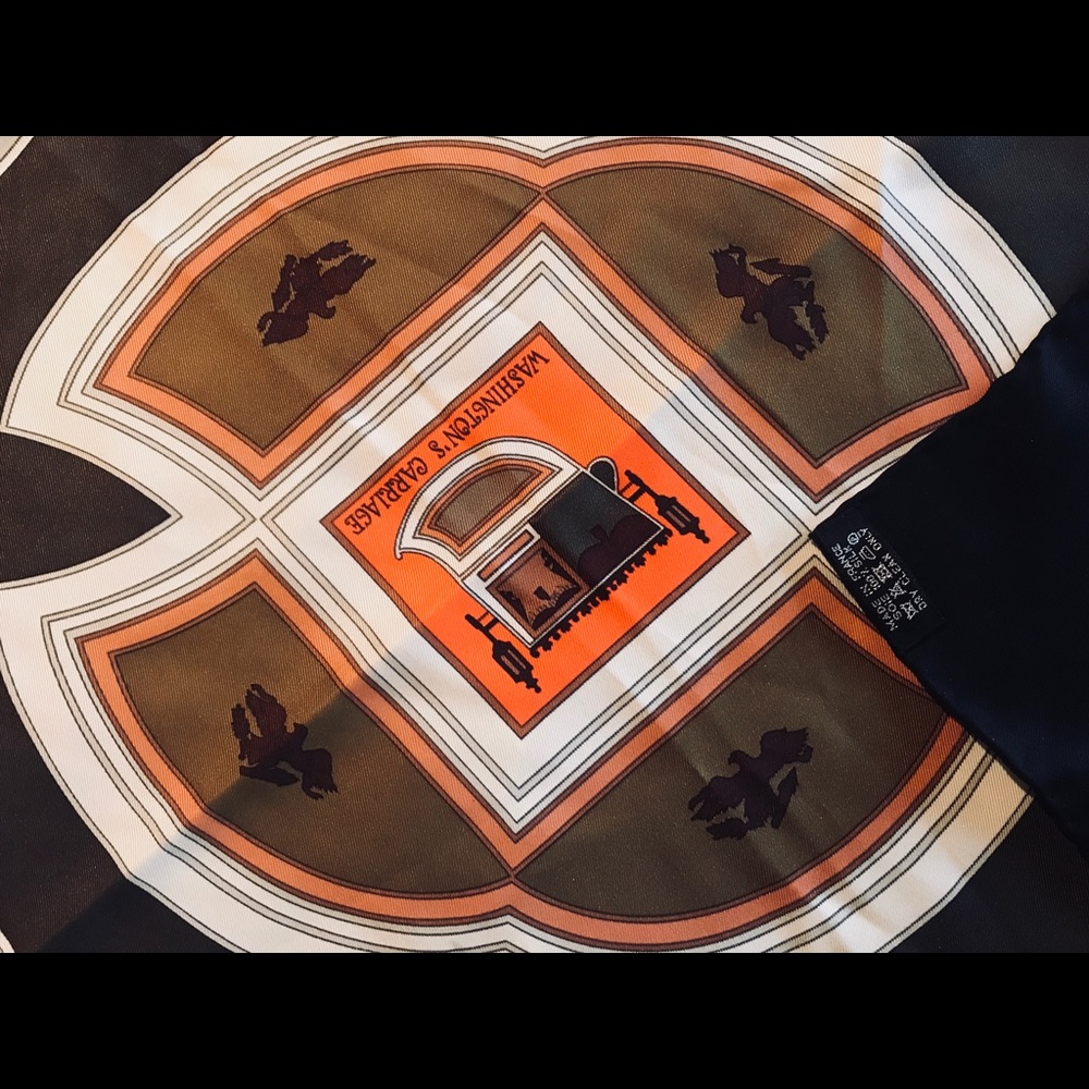 Gorgeous Hermès Silk Scarf - Washington Carriage - Picture 4 of 4